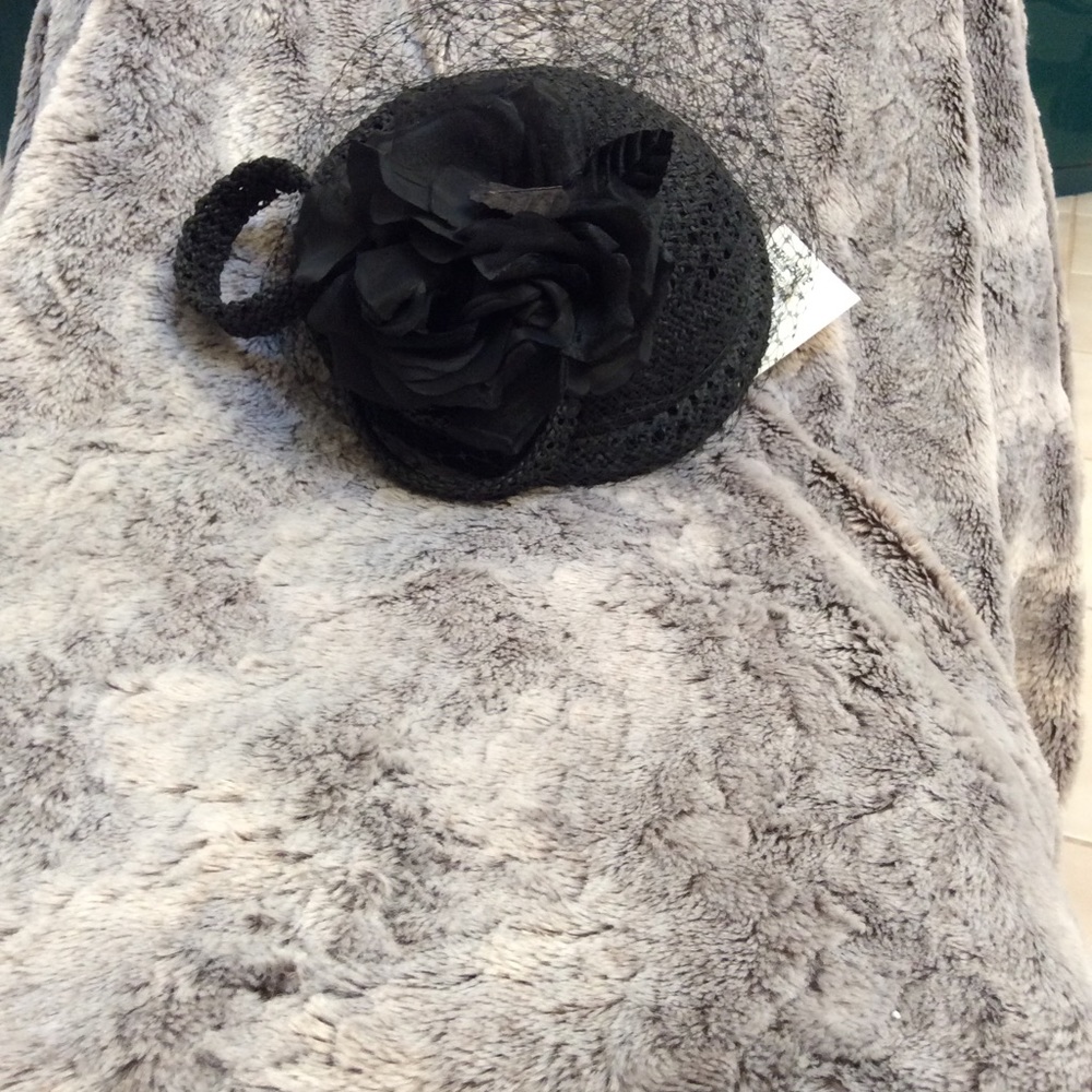 Fascinator hat. - Picture 7 of 8